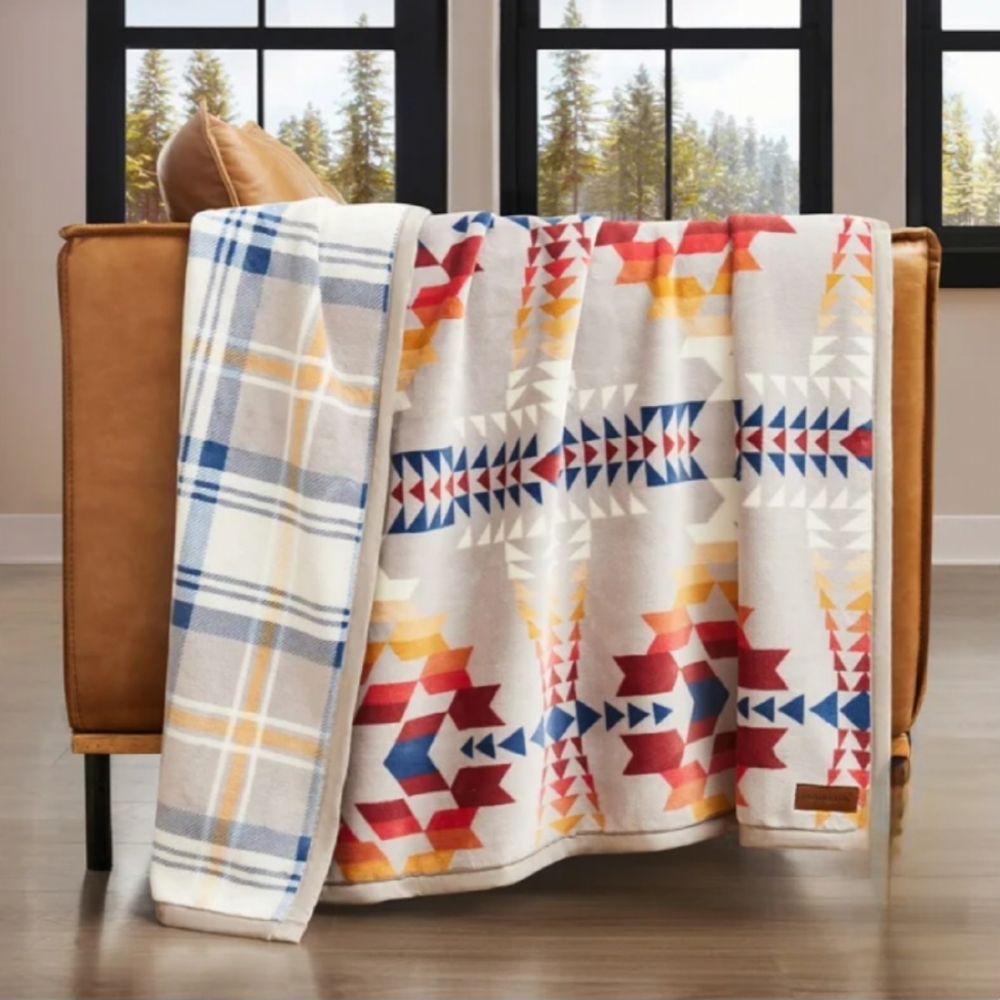 Pendleton Reversible Plush Throw Blanket Legend Lake Gray Velvety Cozy 50"x70"